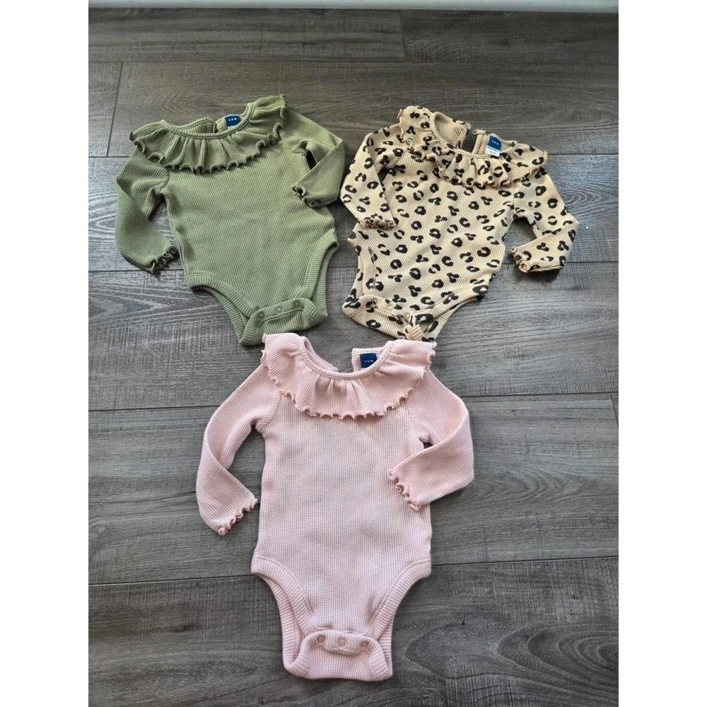 Old navy‎ baby girl bodysuit lot 3-6 mos